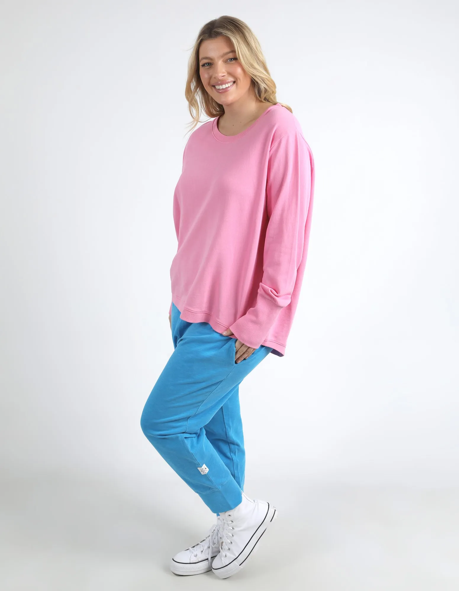 Divine Crew Strawberry Pink - Stylish and Comfortable Oversized T-Shirt for Trendy Casual Wear