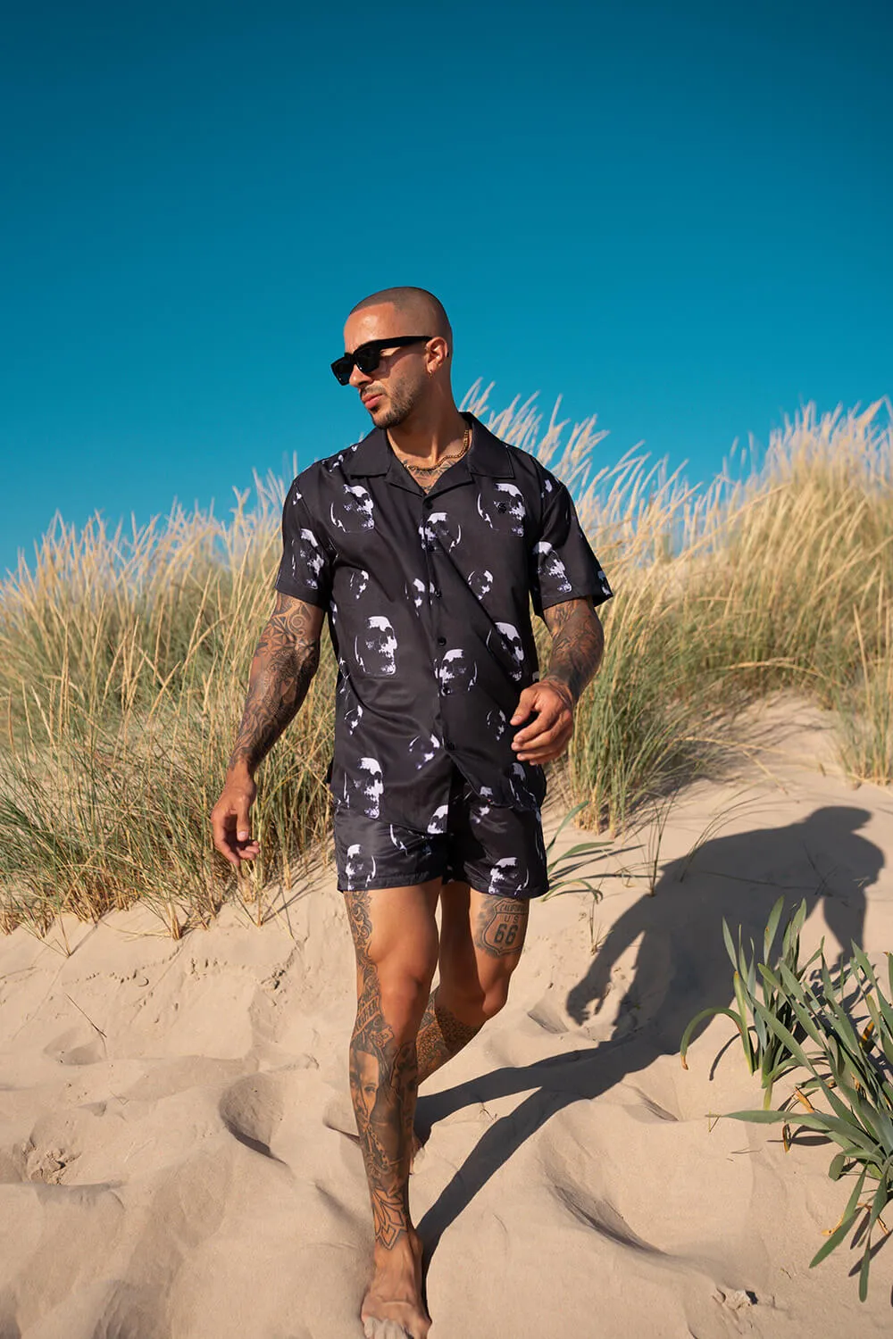 Resort Shirt - Black Skulls