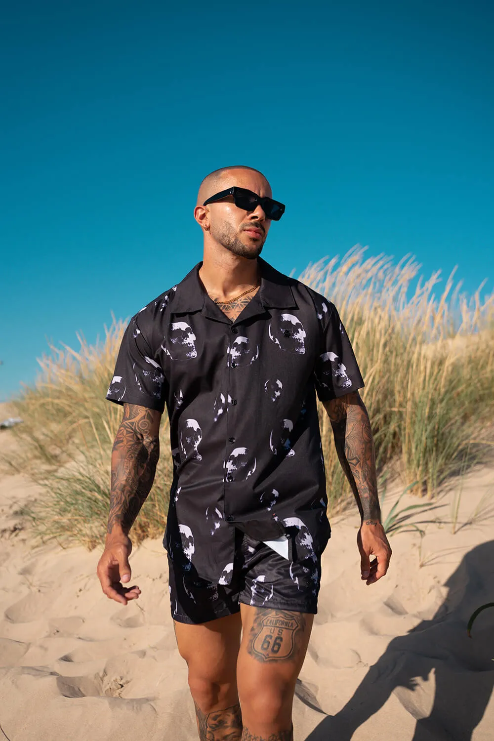 Resort Shirt - Black Skulls