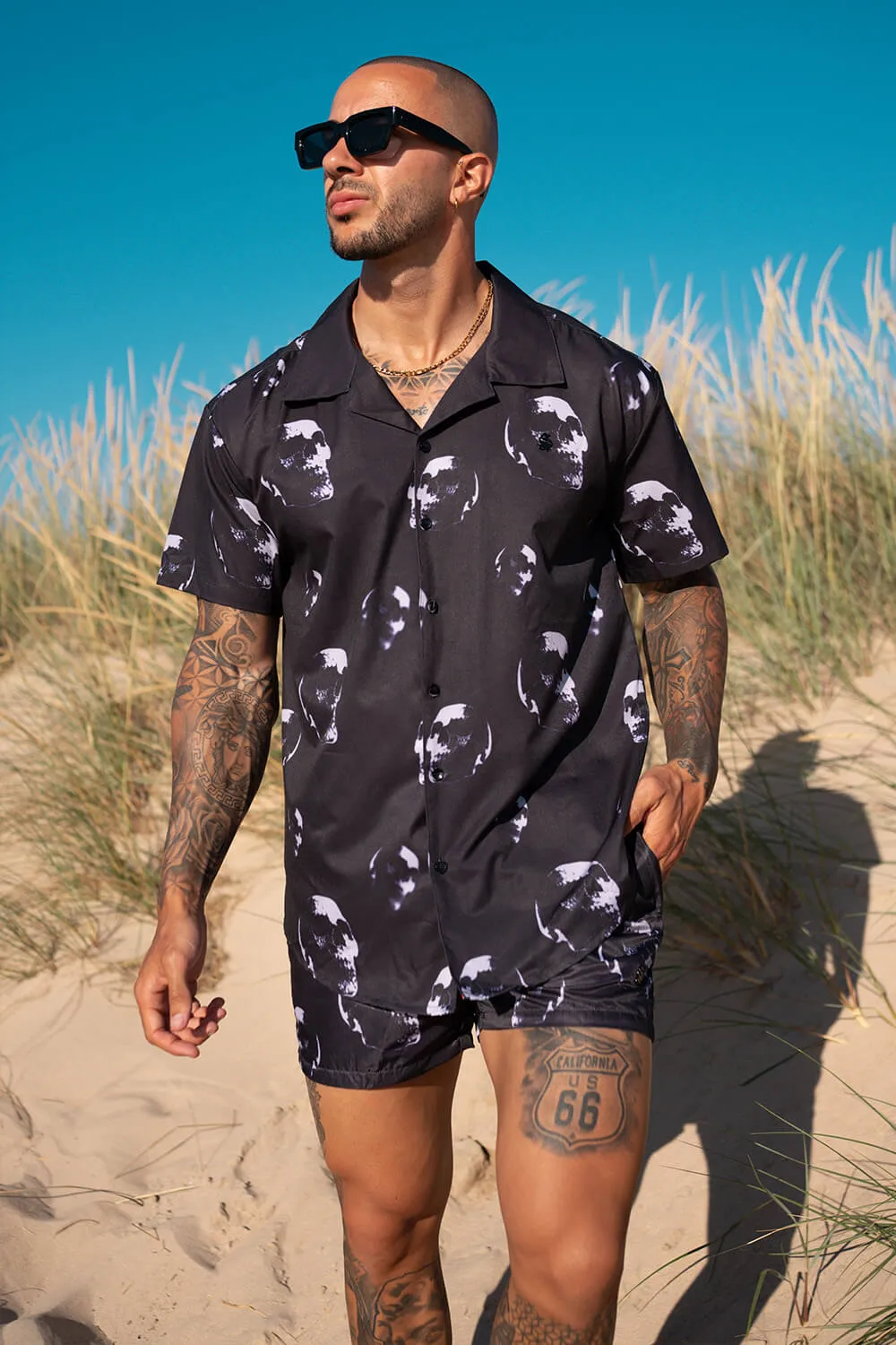 Resort Shirt - Black Skulls