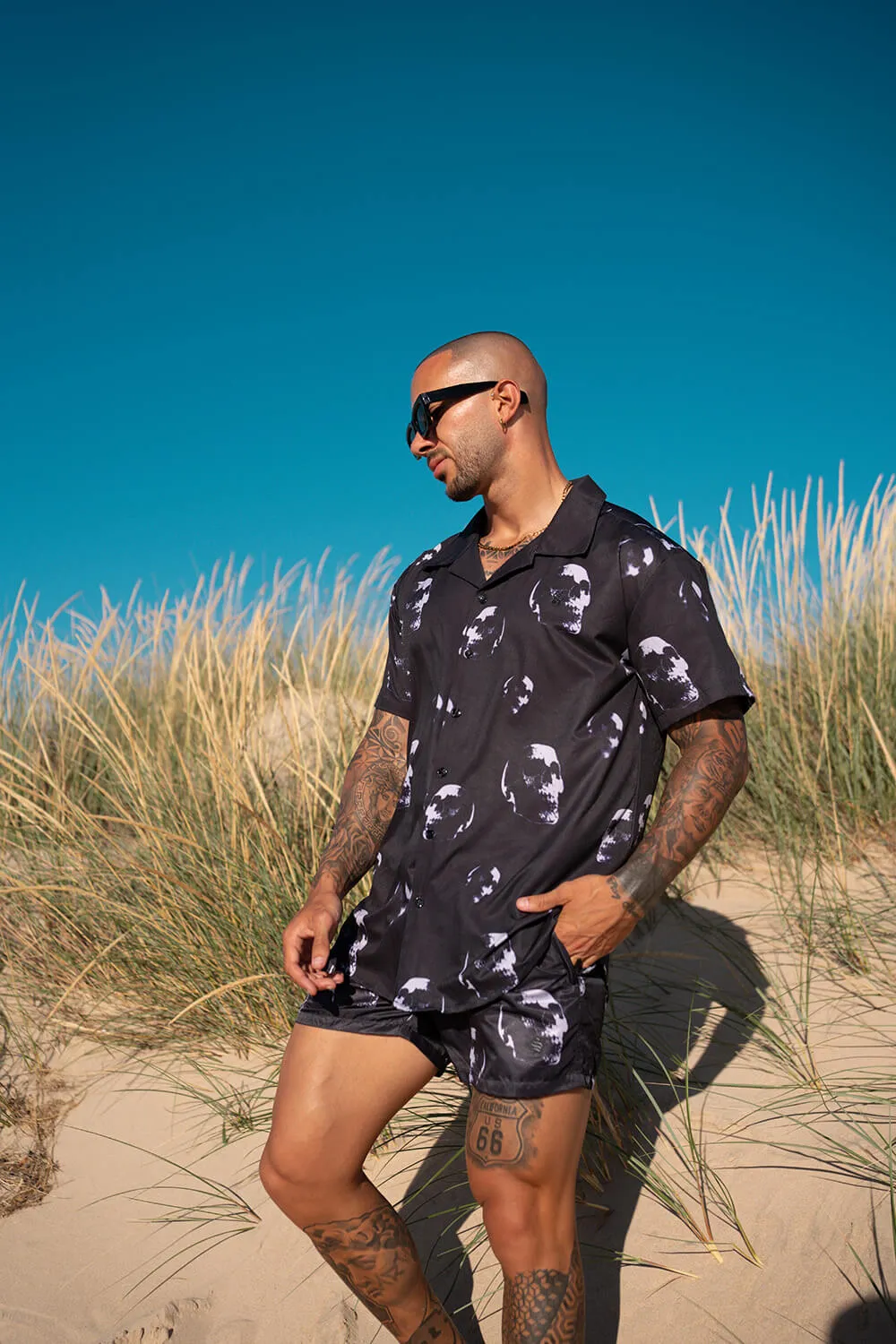 Resort Shirt - Black Skulls