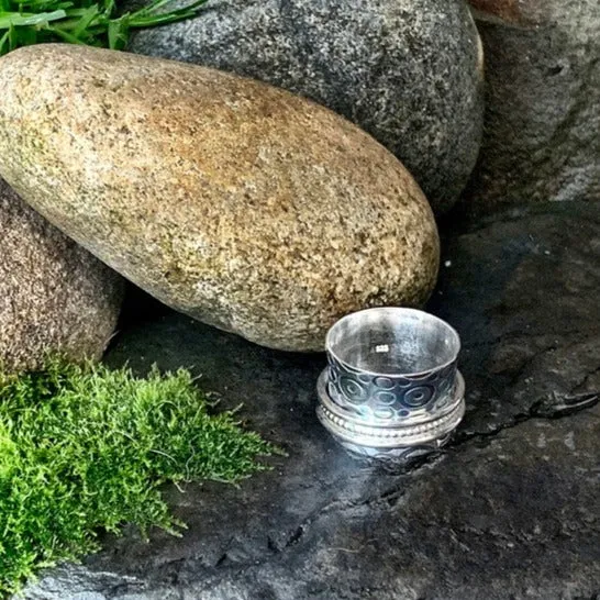 Sterling silver, spinner ring. UK size O